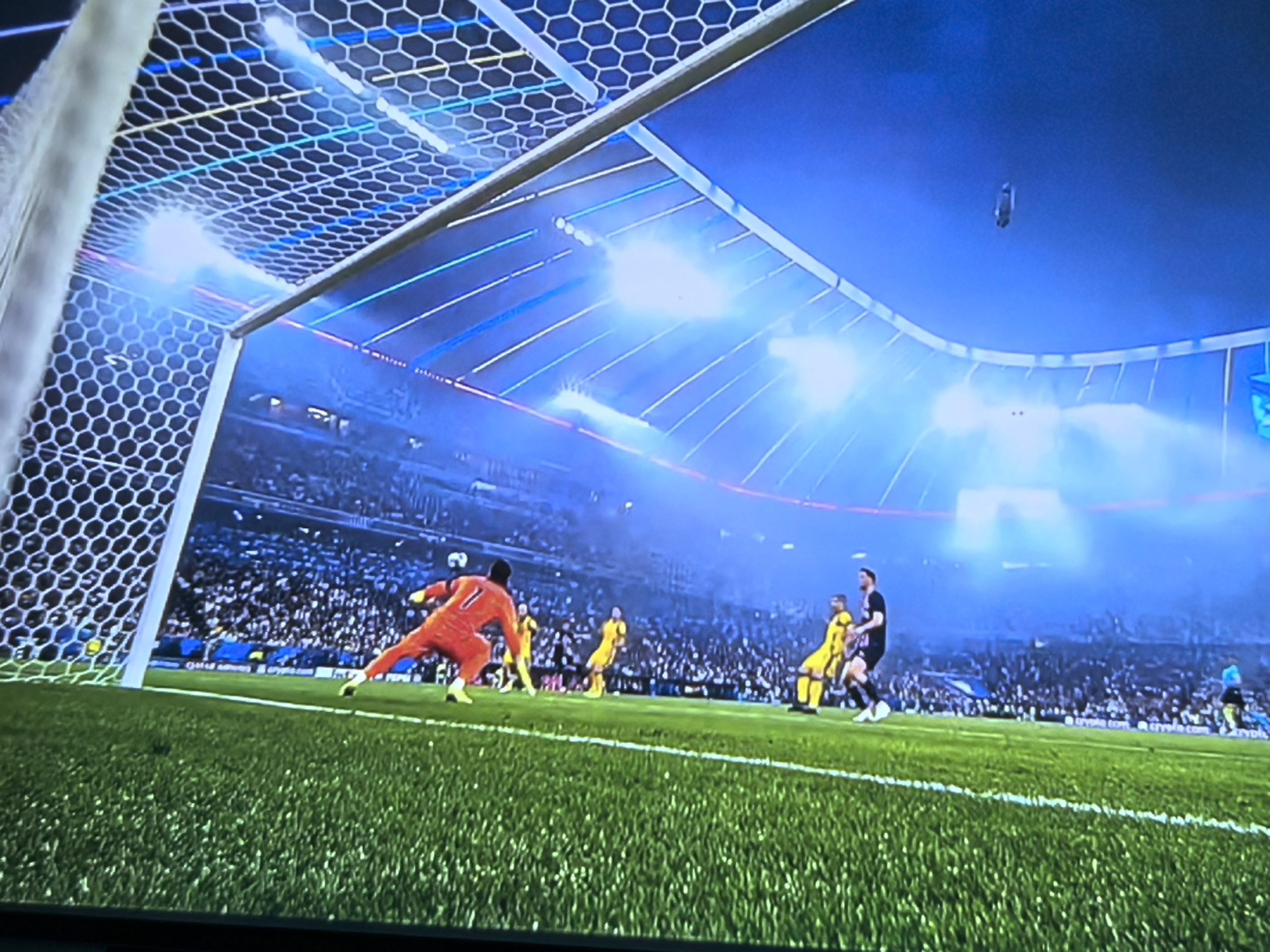 爱游戏平台-关于冲刺阶段德甲传出新动向；巴黎圣日耳曼手感冰凉；管理层表态——引发热议；高层口径保持一致的信息